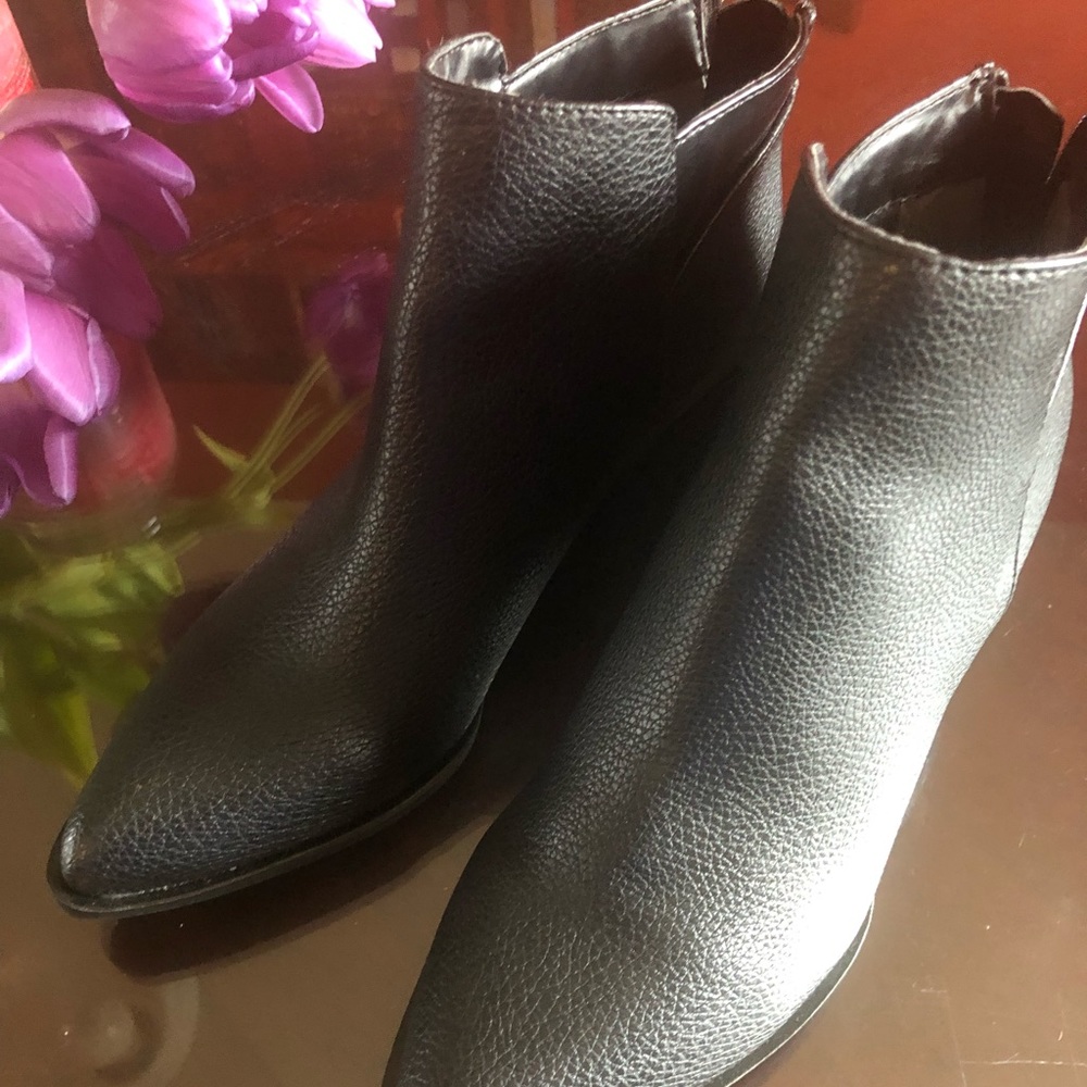 Brand new Simply Vera black ankle boots